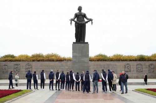 28.09.2021 - ВОЛЕЙБОЛИСТЫ «ЗЕНИТА» ПОСЕТИЛИ ПИСКАРЕВСКИЙ МЕМОРИАЛЬНЫЙ КОМПЛЕКС