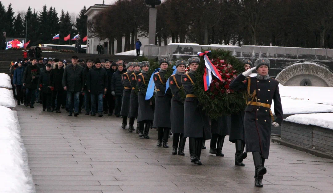 28.01.2024 - Возложение цветов на Пискаревском мемориальном кладбище